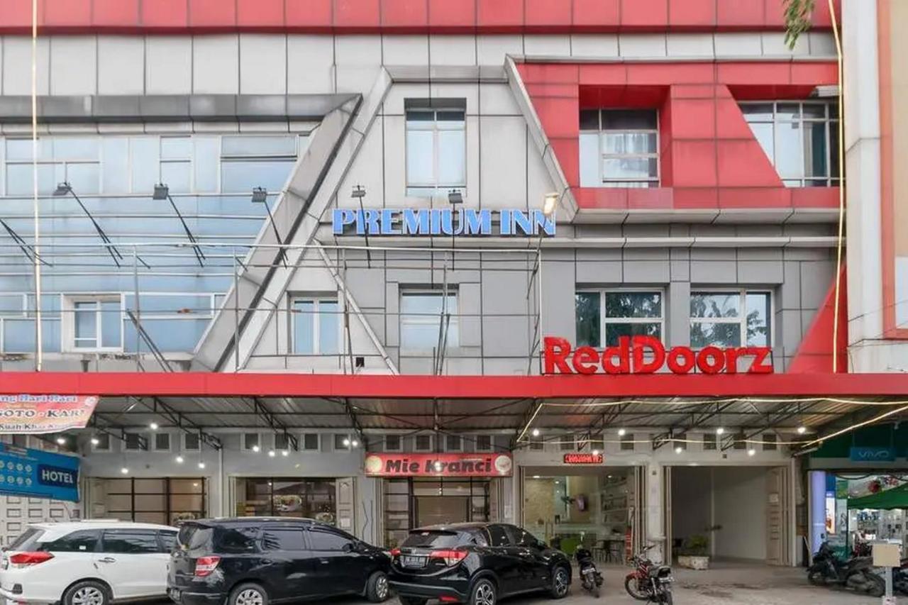 Reddoorz Plus @ Cemara Asri Медан Екстериор снимка