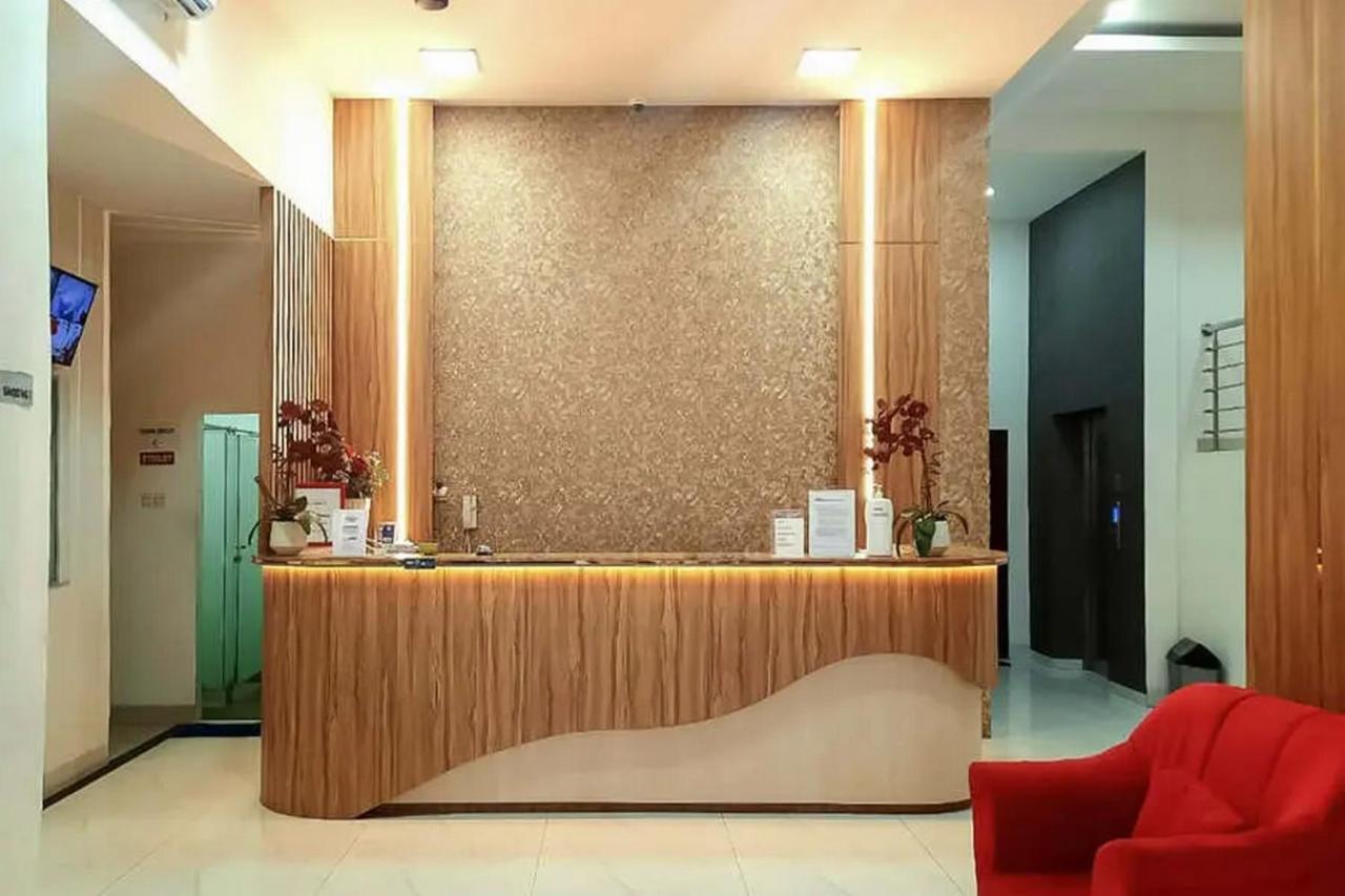 Reddoorz Plus @ Cemara Asri Медан Екстериор снимка